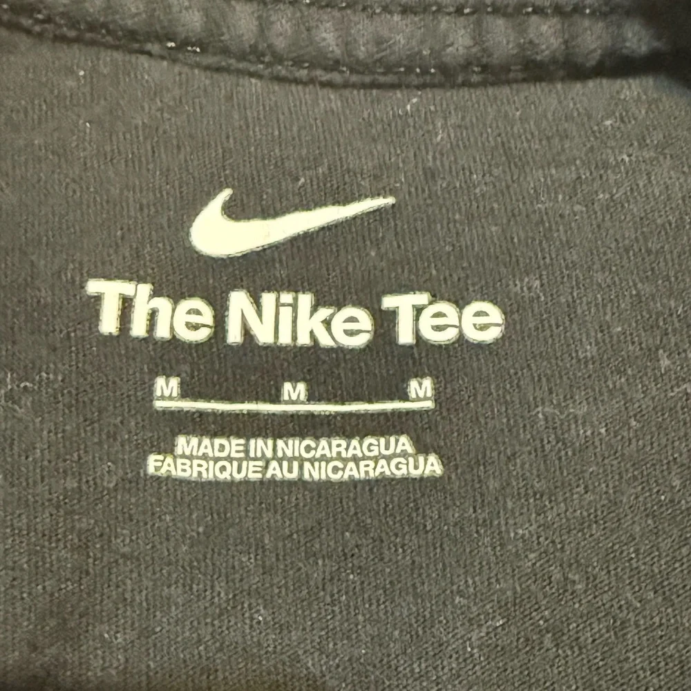 Nike Men's The Nike Tee - Size‎ M - Black with White NIKE Logo 👕🖤